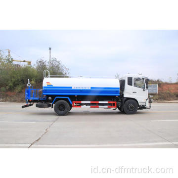Truk tanker air Dongfeng yang diperbaharui dengan manual